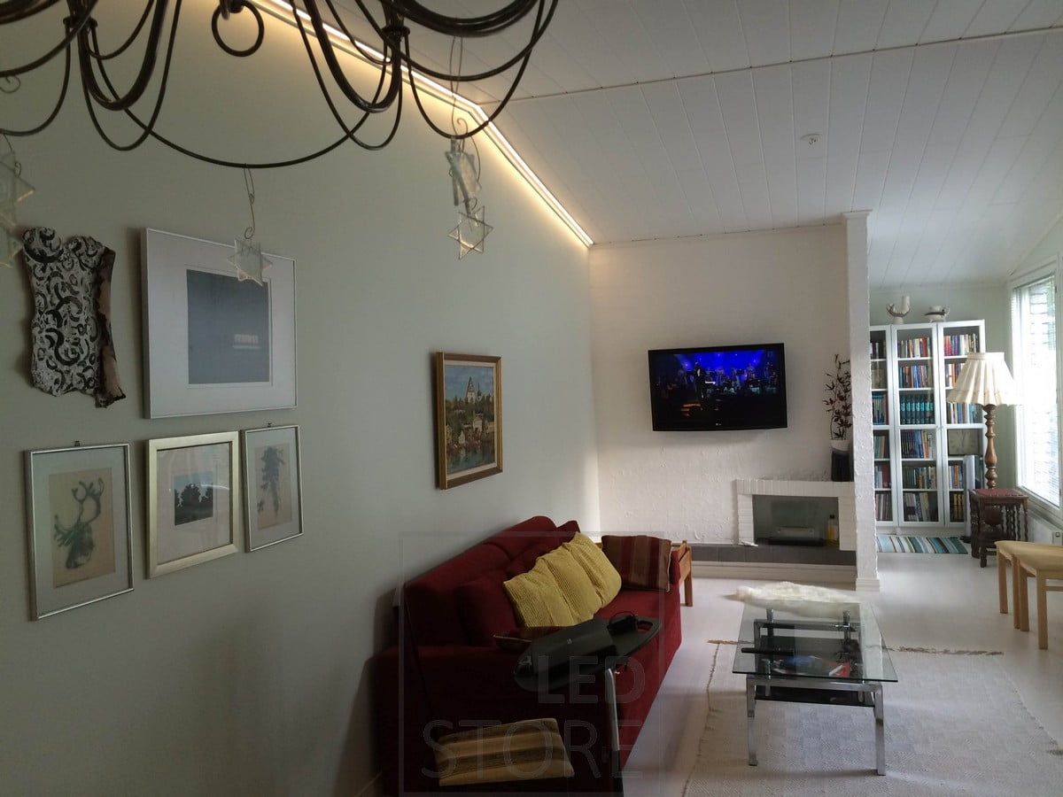 Indirect light in the living room as mood lighting